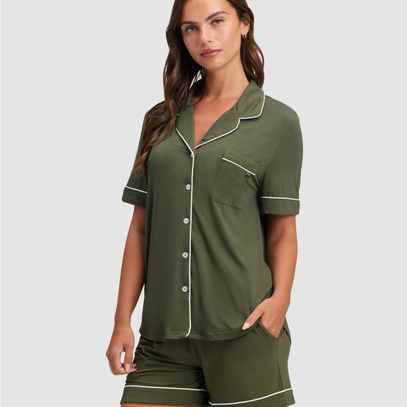 *NWT* Cozy Earth Women's Bamboo Stretch-Knit Short Sleeve Pajama Set - Picture 2 of 7